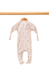 Sovedrakt med kjepphestmønster