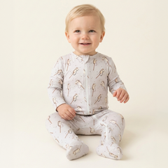 Sovedrakt med kjepphestmønster